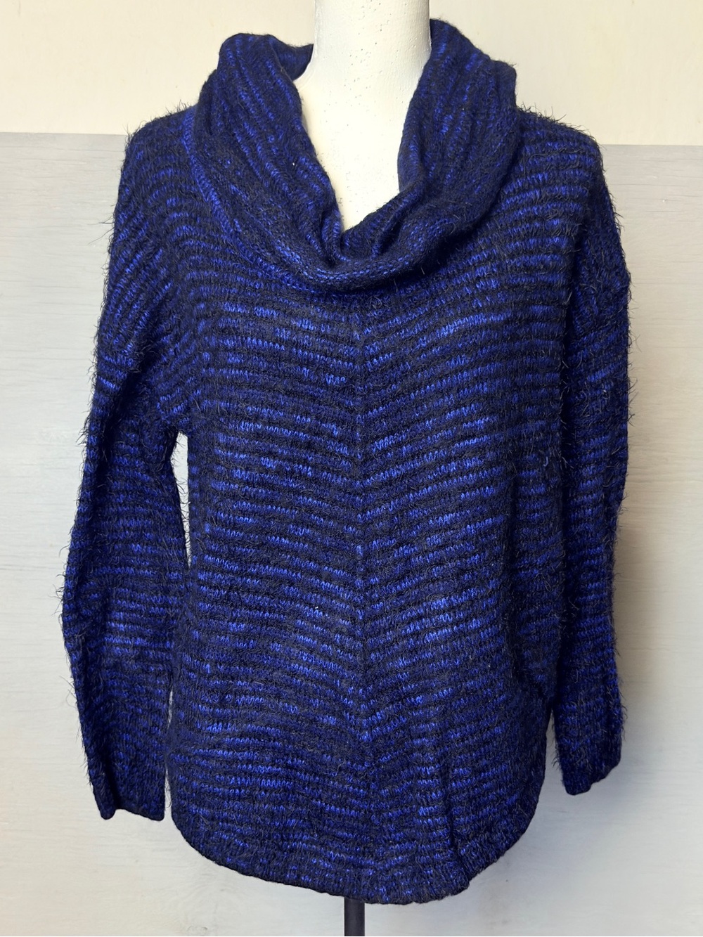 new directions blue & black cowl neck sweater Women’s size large | h